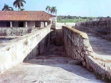 Lateral ramp that accesses the central patio of San Severino Castle
